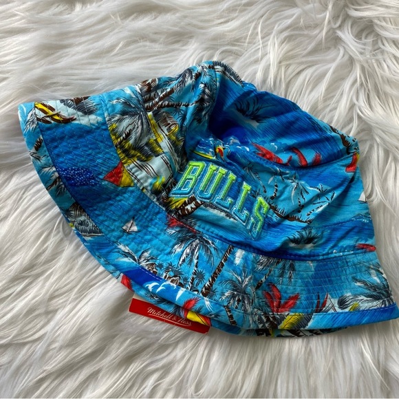 NWT Mitchell & Ness Chicago Bulls Hawaiian Bucket Hat Tropical Surf Blue NBA - Picture 2 of 9